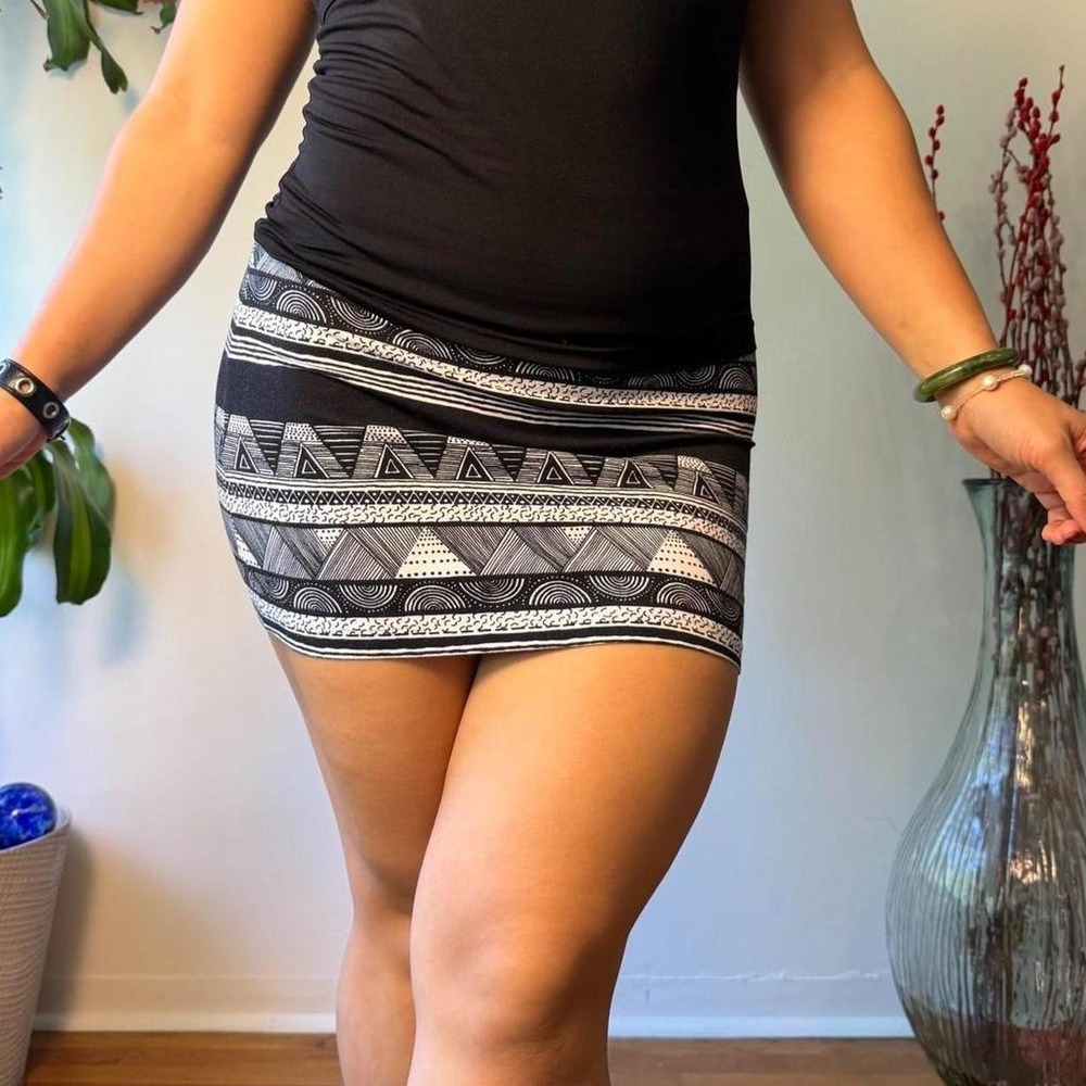 American Apparel Indie Sleaze Black White Geometric Boho Micro Mini Skirt L